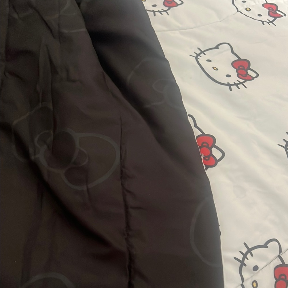 Reversible Hello Kitty White Comforter - Picture 3 of 6